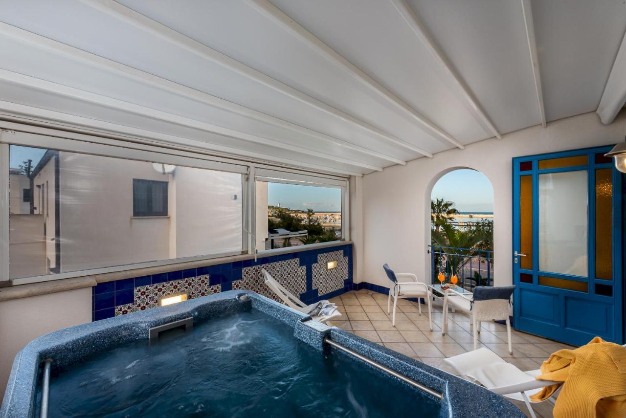 Hotel Ristorante Mediterraneo Faro サン・ヴィート・ロ・カーポ エクステリア 写真