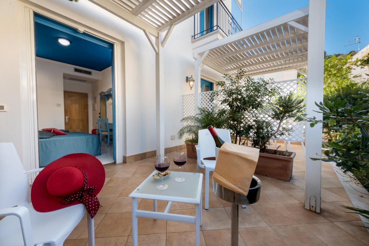 Hotel Ristorante Mediterraneo Faro サン・ヴィート・ロ・カーポ エクステリア 写真