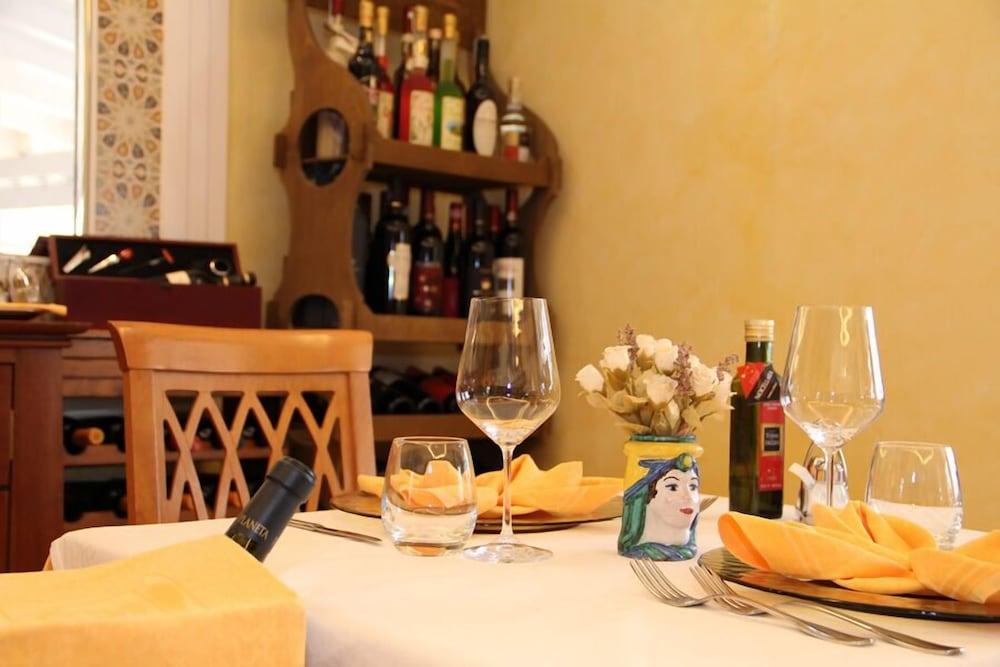 Hotel Ristorante Mediterraneo Faro サン・ヴィート・ロ・カーポ エクステリア 写真